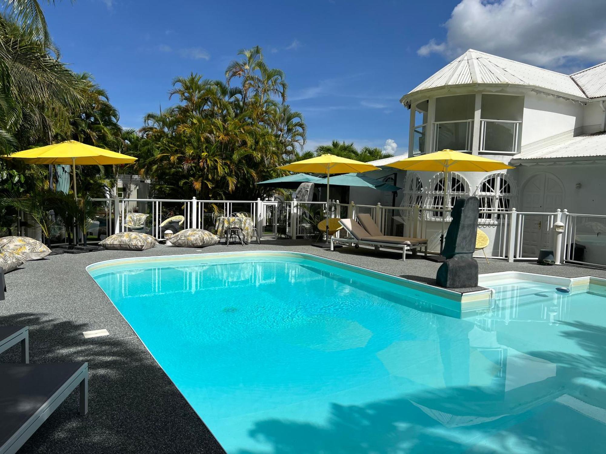 Green Lord Domaine - Lodges Piscine & Spa - Bar & Lounge - Restaurant Gastronomique Lamentin Exterior foto